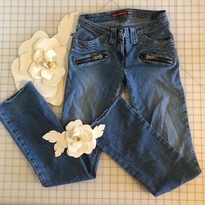⭐️3 for $12 Guess Jeans Boot Cut Low Rise